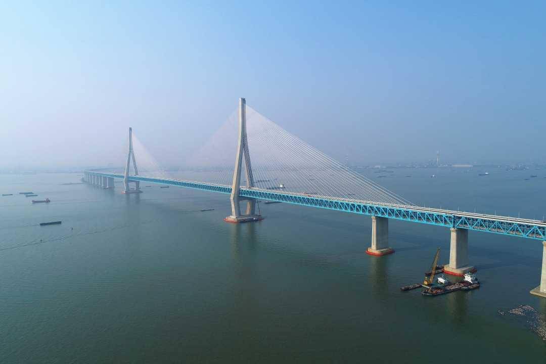 沪苏通路桥"飞跃"长江:江南江北成"桥南桥北"_南通