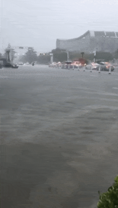 暴雨袭城!今天,天门人出门现场曝光!
