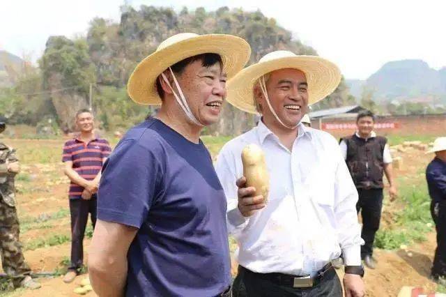 7月1日的人民日报,5000多字报道了这位云南人