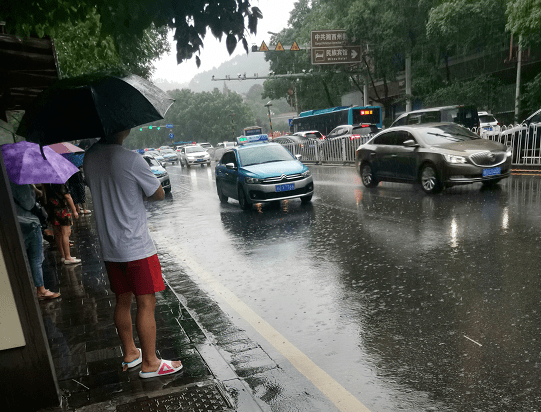 下雨天上班最强攻略来了,吉首人赶紧收好!