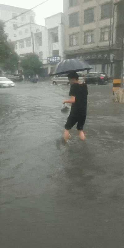 暴雨袭城!今天,天门人出门现场曝光!
