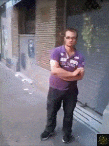 搞笑Gif:妹子你的骨骼太软了吧