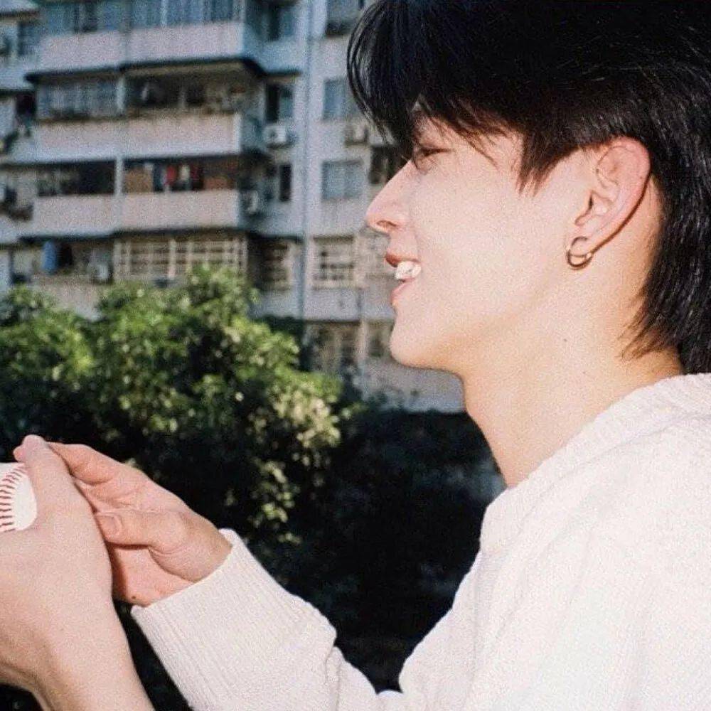 头像| 多我一个富婆会破坏生态平衡吗
