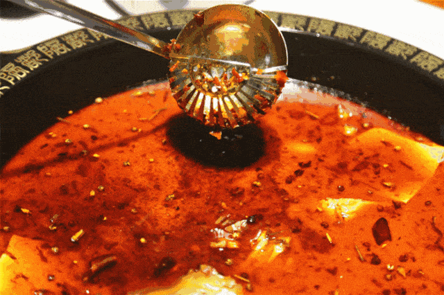 青花椒,红油映衬着锅底鲜红飘绿光是看着舌根就不自觉分泌唾液了地址