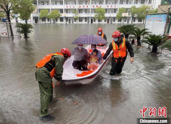 救援|强降雨致湖北黄冈局地内涝 消防疏散转移30余人