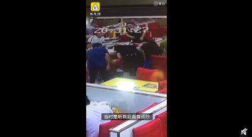孩子|隔壁桌护士用海姆立克法40秒救回婴儿被异物卡住失去意识