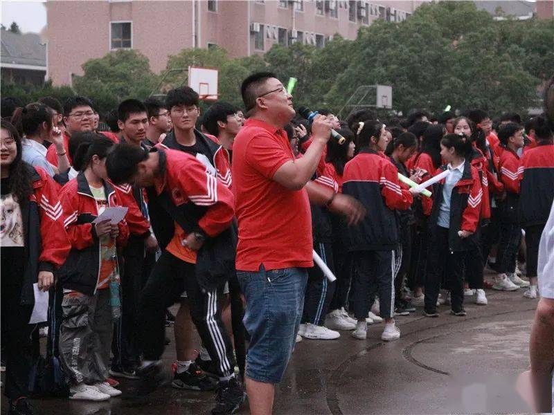 高三|永远难忘…海宁3所学校晚上出现震撼一幕…
