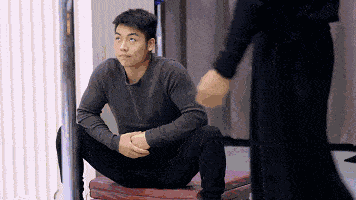 美女播音员跳钢管舞露半臀被批败坏形象?到底让谁不满意了?