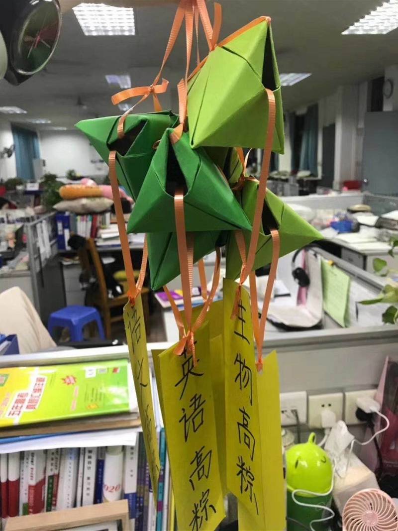 高考|学校花式打call佛山高考首日：家长纷纷准备“开门红”