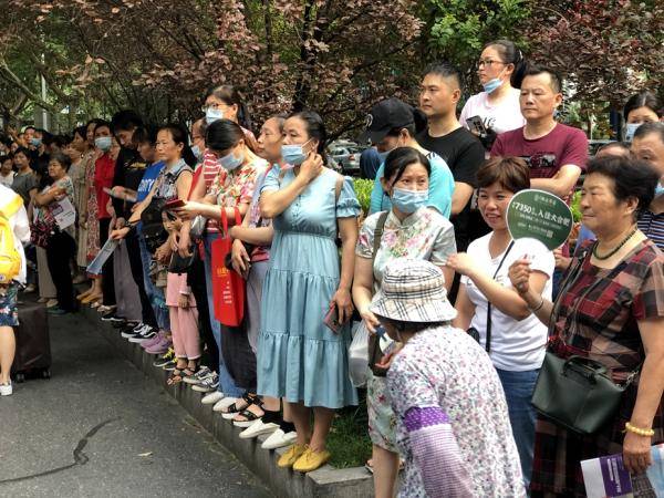 合肥市|组图：高考第一天结束 考场外最真实的画面记录
