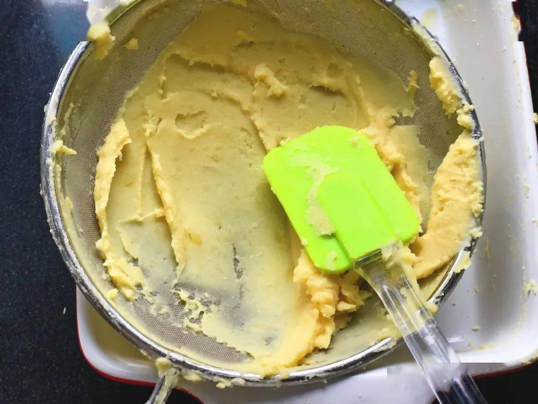 想吃綠豆糕，炒鍋就能做！一炒一拌一壓，廚房小白也能發朋友圈秀一下 熱愛美食 第6张