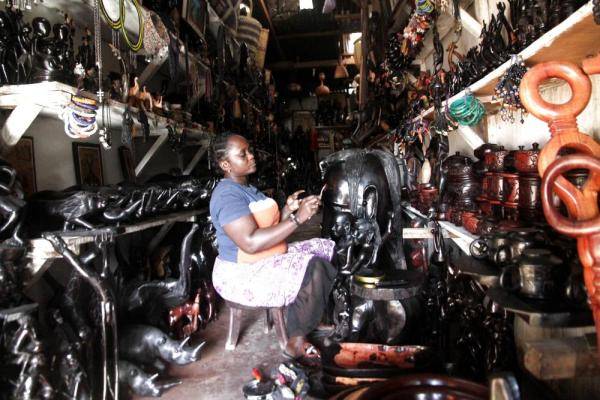 挺嘎|坦桑尼亚：疫情下的手工艺品市场