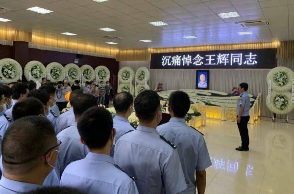 新昌县|42岁辅警被超载货车撞击身受重伤牺牲……王辉，走好！