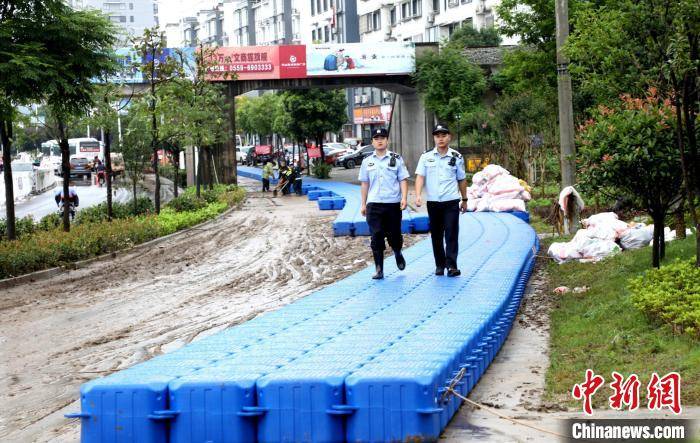 考生|护航学子去高考