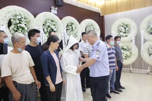 新昌县|42岁辅警被超载货车撞击身受重伤牺牲……王辉，走好！