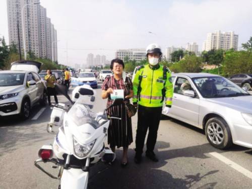 家长|警号“W07135” 你骑摩托车的身影真帅！