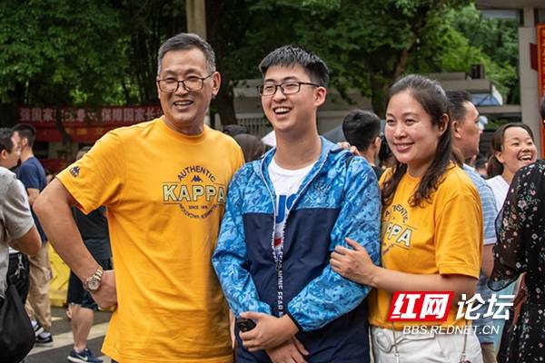 刘小美|组图丨2020年高考收官 网友镜头里的温情瞬间