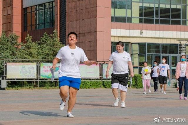 考场|走出考场的轻松一刻