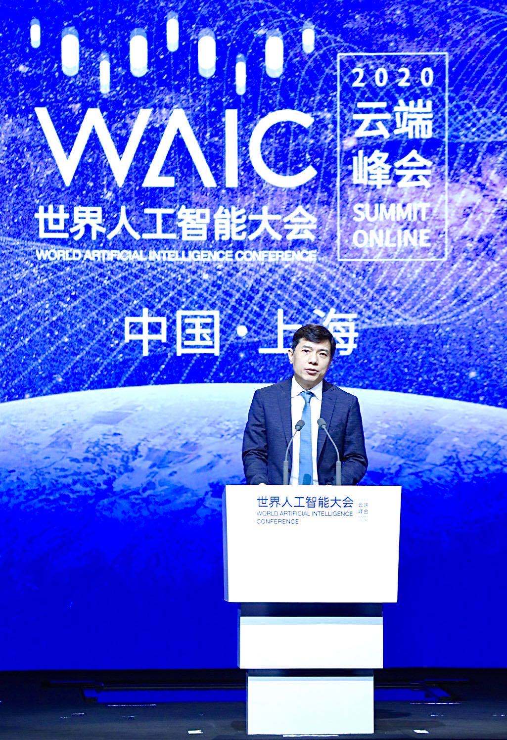 段向|李彦宏：目前正处于从经济智能化的前半段向后半段过渡的时期