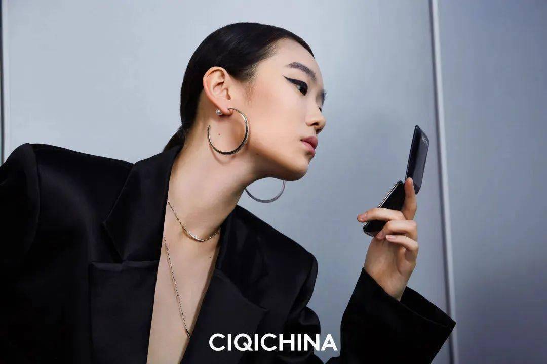 白姗|李泽懿&白姗最新大片来袭！是时候领略下东方宾利家仙女模特的魅力了...