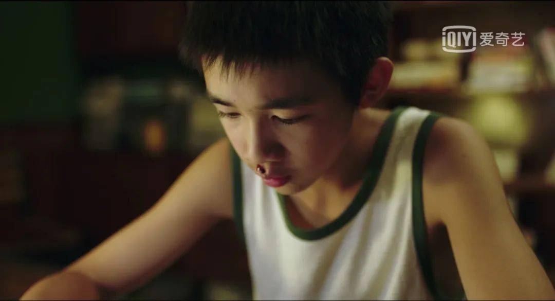 服装|深扒悬疑片服装隐喻：穿成这样能活命