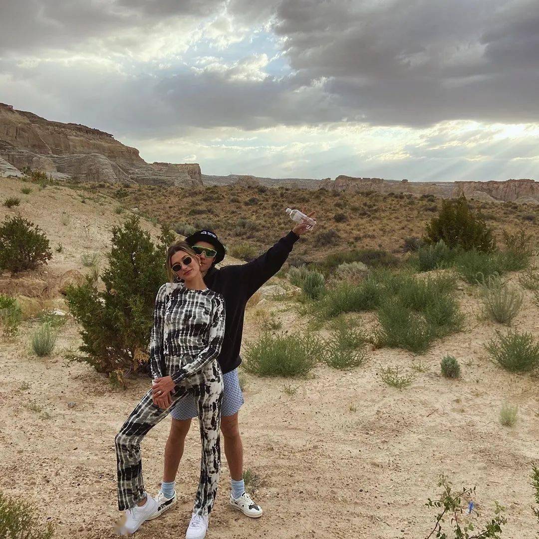 图片|比伯海莉的订婚纪念日旅行，看完真的太…酸…了 | 美妆周盘点