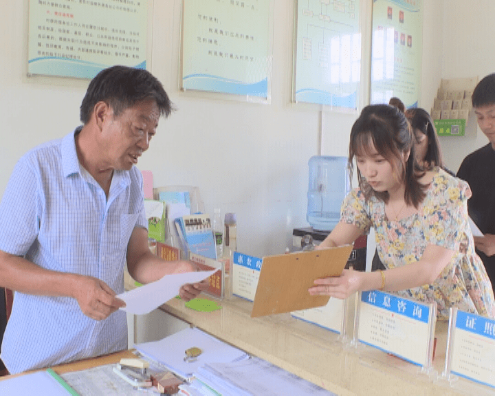 石嘉琪扎根基层献青春