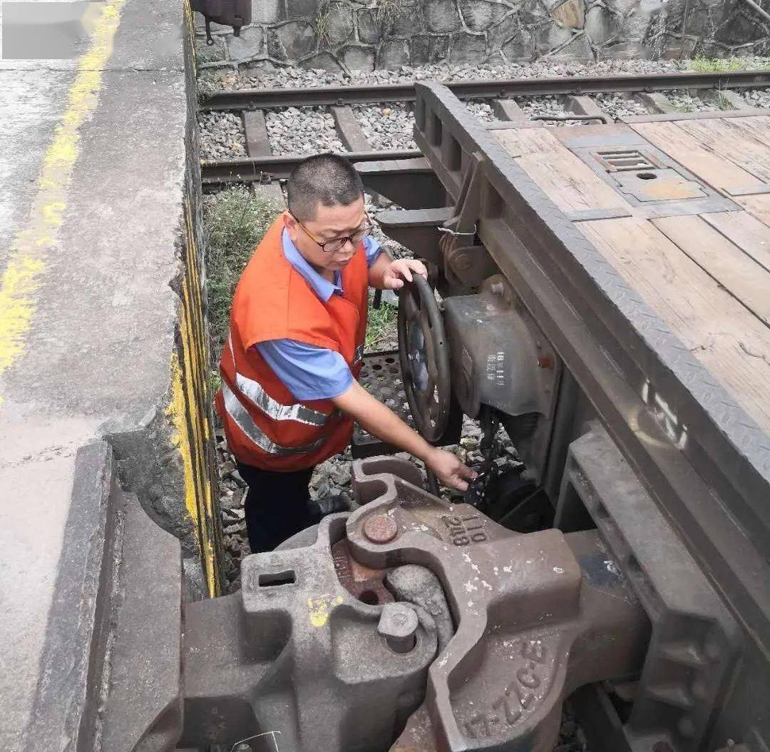 防汛救灾应急工具 b2ba6433b74743d79f70a69372af1863.jpeg