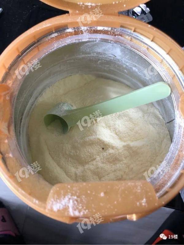 13个月大的宝宝吃的奶粉里出现红色结块，杭州宝