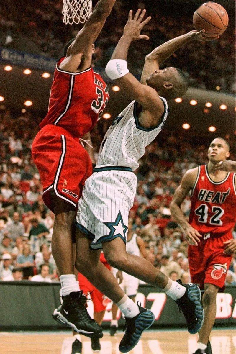 球鞋|我想问：为什么现在没人穿喷泡了？