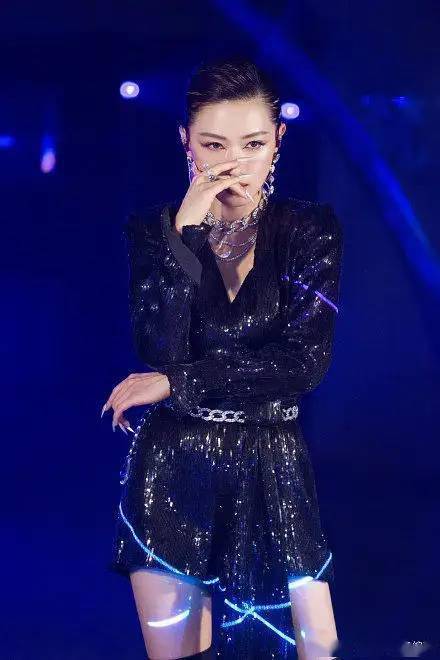 孟佳|万茜突然变油腻铁T,沈梦辰吴昕都换了头?