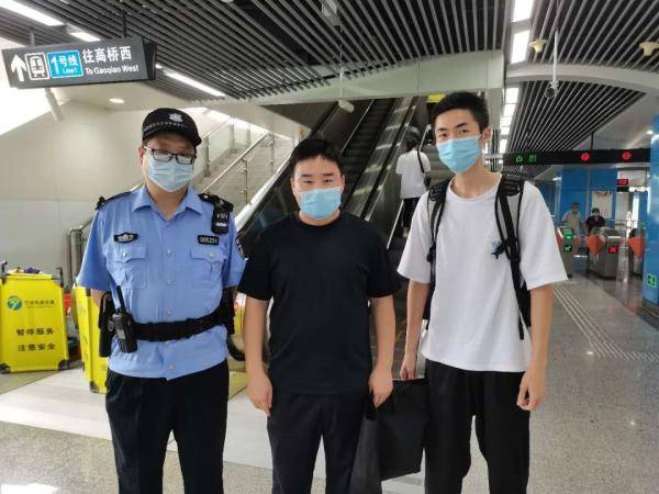 长江路|3秒救人，真帅！