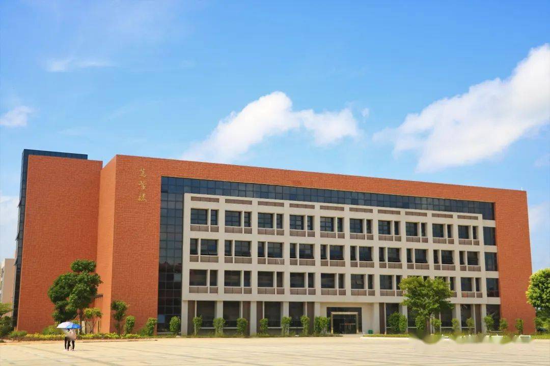 与具有30多年大专办学历史的广东省湛江教育学院整合设立湛江幼儿师范
