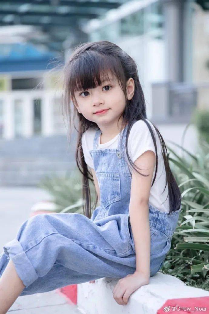 Onew|泰国6岁小萝莉凭借一组照片火爆ins，网友直呼：又来骗我们生女儿！