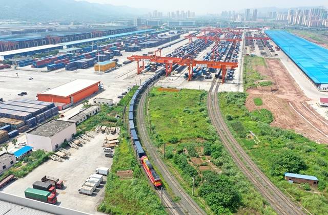 海运|国际贸易新亮点：逆疫驰骋，中欧班列“加速跑”