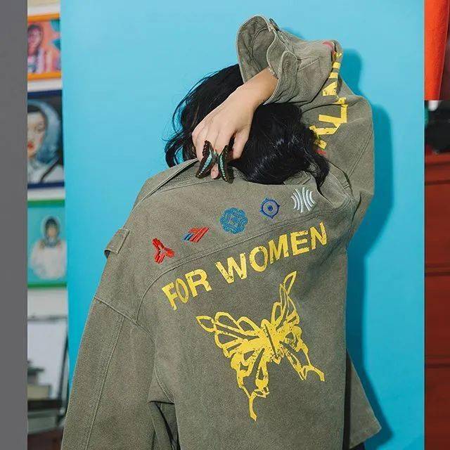 Jennie|继A$AP Rocky之后，Jennie、Kylie等人的种草又让蝴蝶元素在今年爆火。