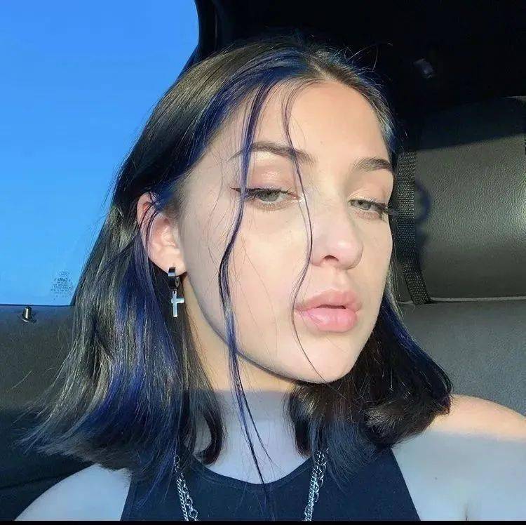 刘海|看了杨超越、Jennie们的非主流挑染 我居然有点心动