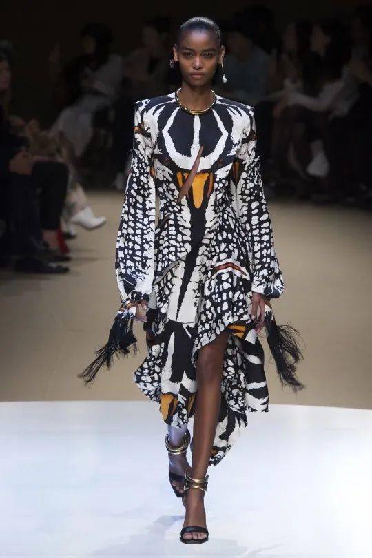 Jennie|继A$AP Rocky之后，Jennie、Kylie等人的种草又让蝴蝶元素在今年爆火。