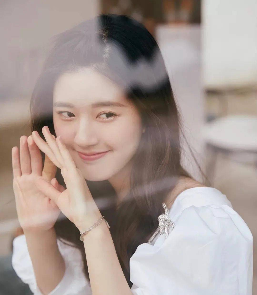 皮肤|自从看了关晓彤的新剧，一到晚上十点半我就关灯睡觉了！