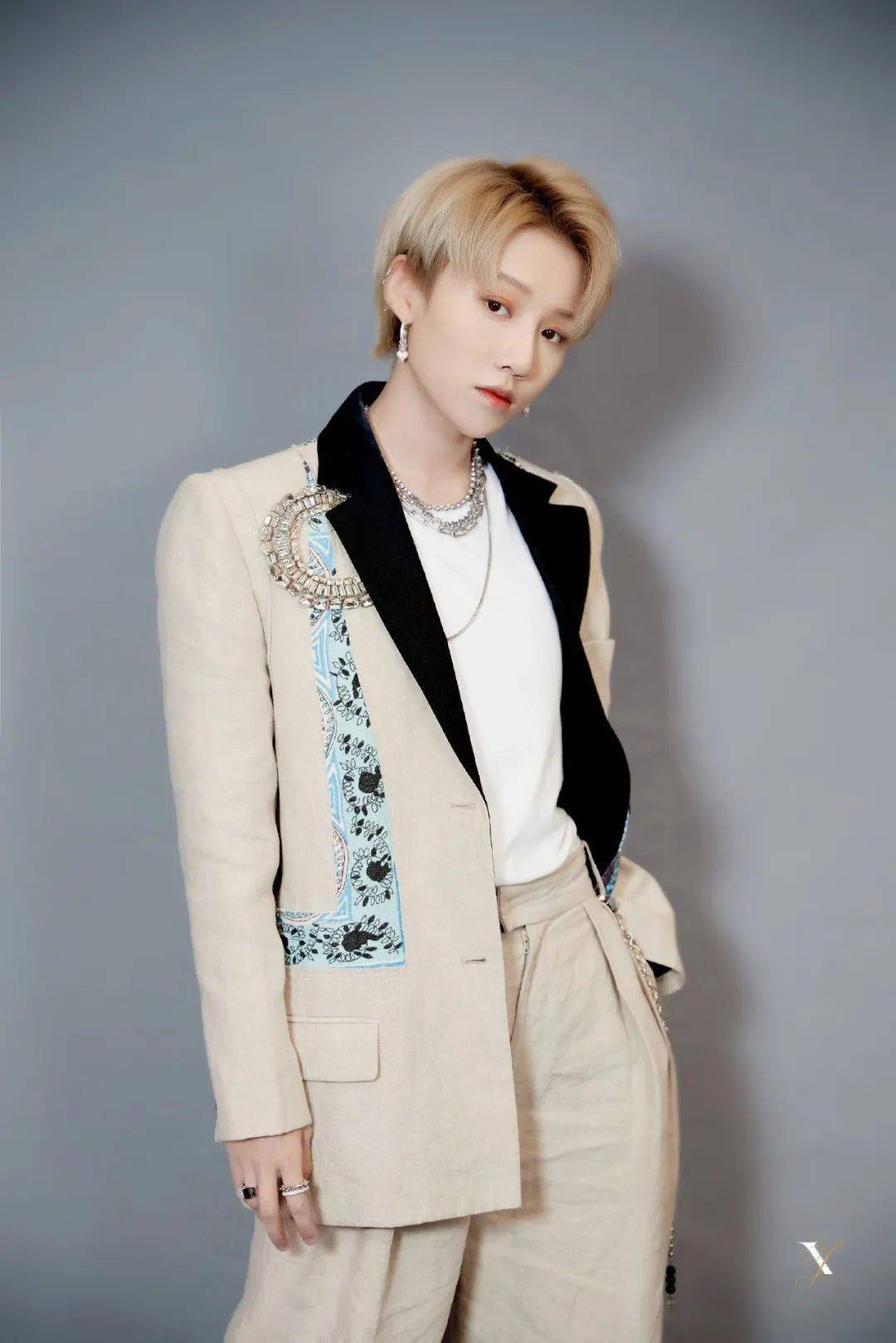 项链|也许你和万茜 泫雅 Jennie衣品的距离，只差这几件配饰的运用！