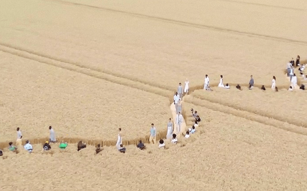 to|感到兴奋吗,久违的线下时装秀又回来了