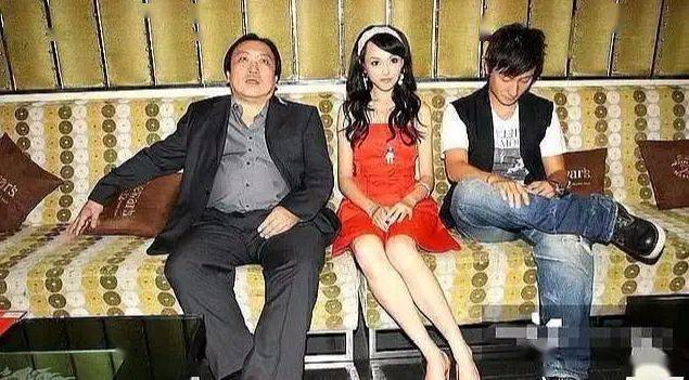 唐嫣港圈黑料被扒；虎牙弟弟毕业出问题？LOFT