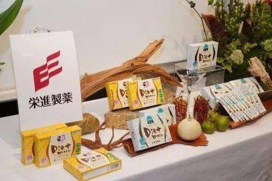 蔡徐坤|蔡徐坤都在吃的“黑魔法”果冻，每日一吸，迎来好气色！ ?