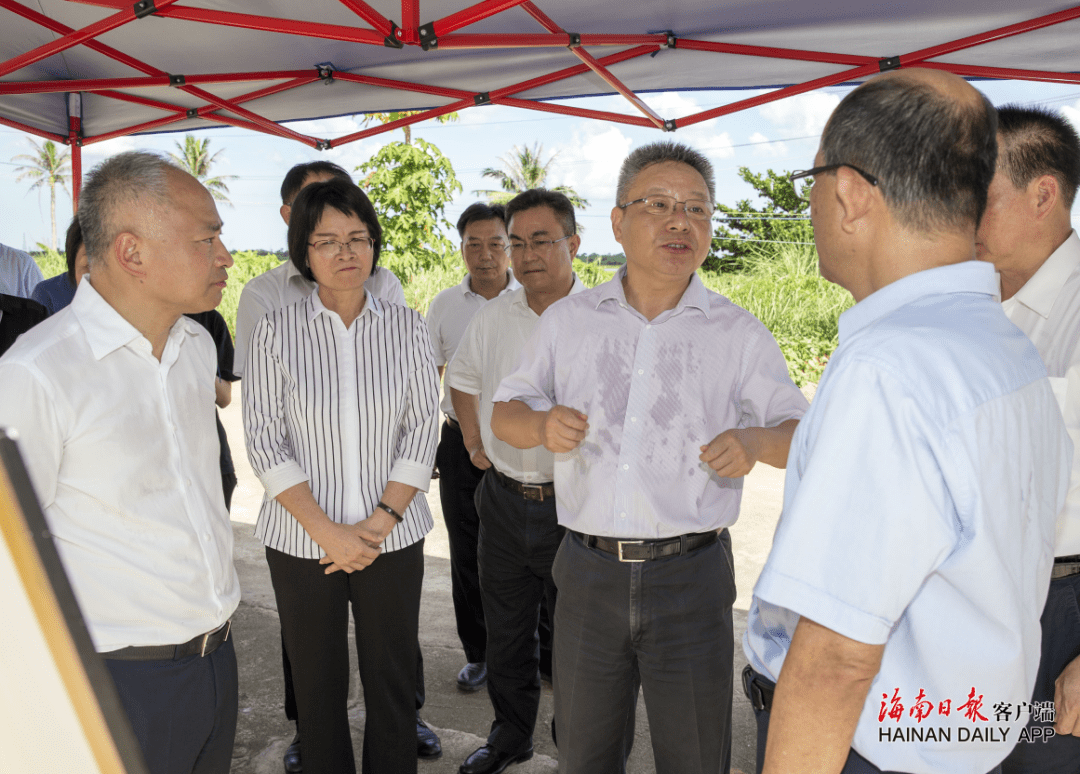 沈晓明赴国兴中学调研 研究解决学校出入道路交通建设等问题