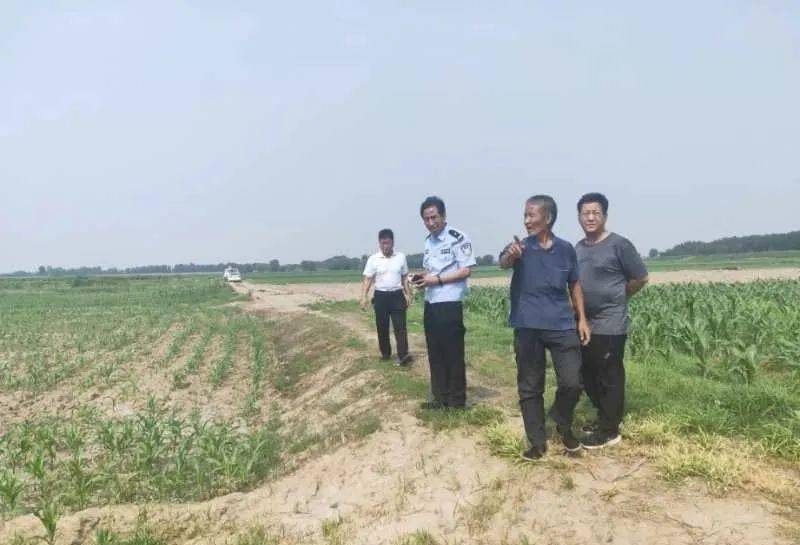 接到报警后所长杨华栋立即带领所内民警,辅警赶往现