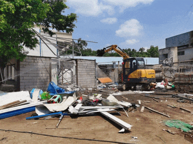 7月10日,桂城查治办向平西社区聚元南路东侧地段一处违建发出一份