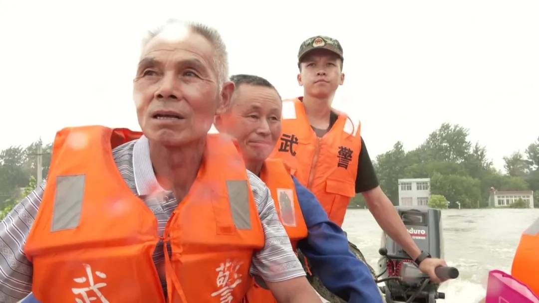 闻令而|连日来安徽多地汛情告急驻地武警官兵闻令而动全力迎战洪灾这两天来，在朋友圈中一篇抗洪日记悄然传开