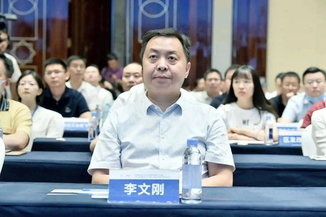 市委统战部部长,市总工会主席吴凯,四川省委军民融合办副主任李文刚