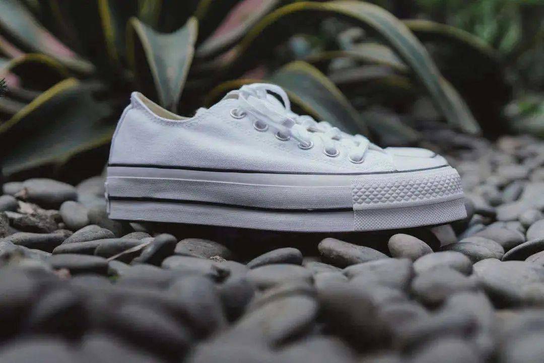 球鞋|#DEAL分享#【 这才是「小白鞋」的正确打开方式! 】