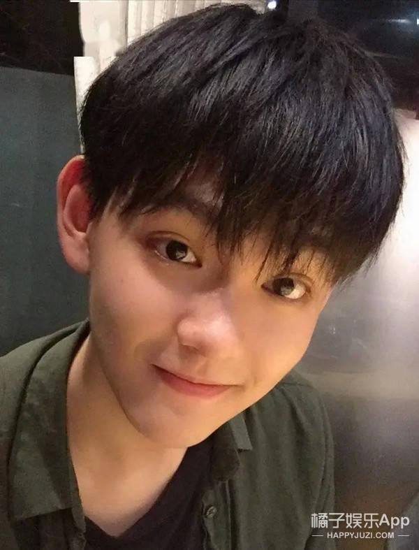 李荣浩|原创李荣浩鼓手现身《明日4》！语录出圈眼神蛊人，是小说在逃男主吧